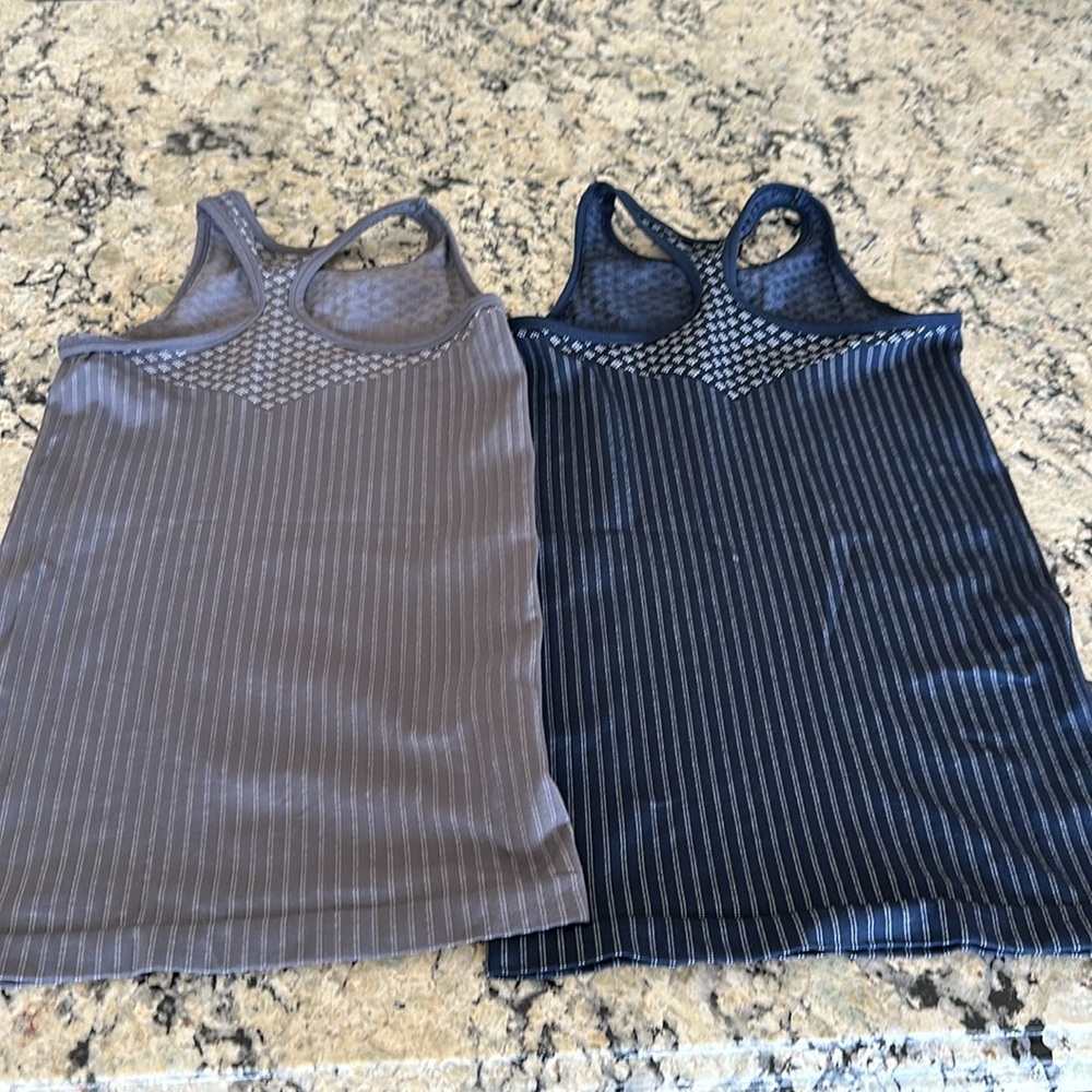 ⭐️Bundle of 3⭐️ Athleta Racerback Tank Tops size XS - Picture 5 of 5